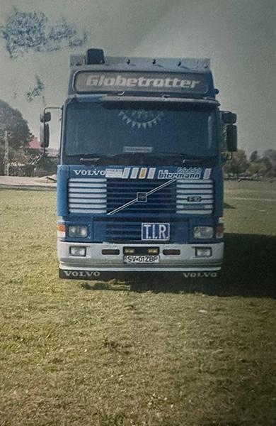 Primul camion cu care Sori-Nis a inceput transportul international de marfuri generale