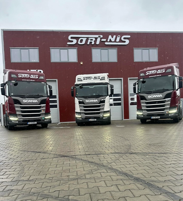 Camioanele Scania din flota Sori-Nis fotografiate in fata garajului firmei
